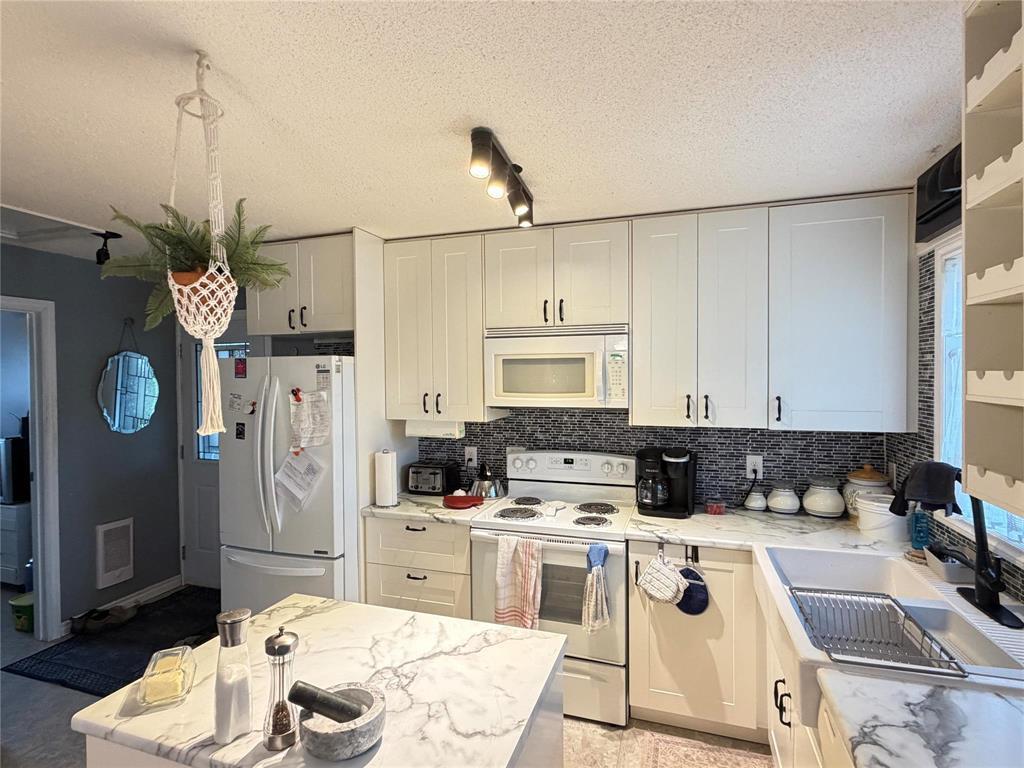 












545 3RD Avenue

,
Rivers,




Manitoba
R0K1X0

