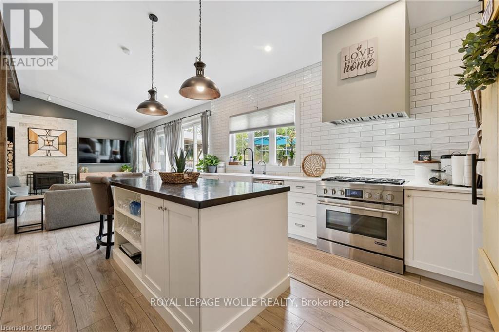 












647 BRANT WATERLOO ROAD

,
North Dumfries,




Ontario
N0B1E0

