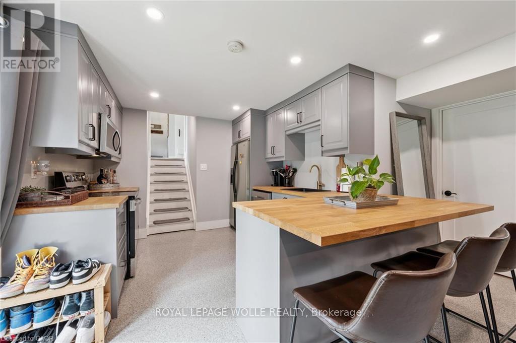 












647 BRANT WATERLOO ROAD

,
North Dumfries,




Ontario
N0B1E0

