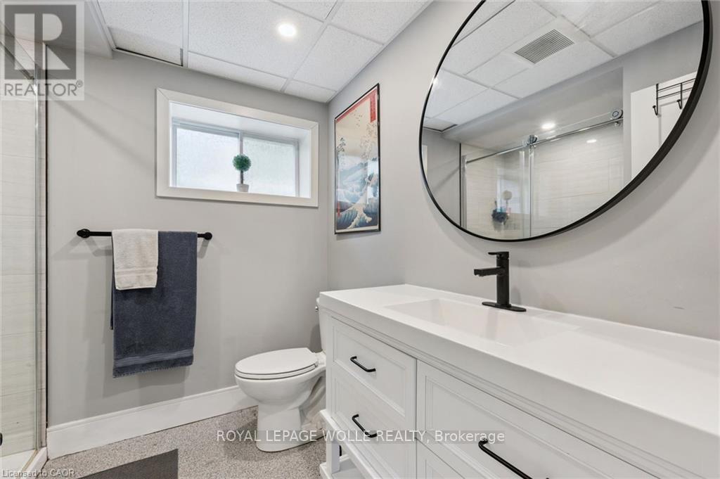 












647 BRANT WATERLOO ROAD

,
North Dumfries,




Ontario
N0B1E0

