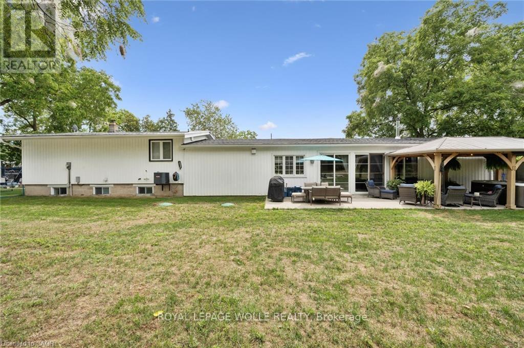 












647 BRANT WATERLOO ROAD

,
North Dumfries,




Ontario
N0B1E0

