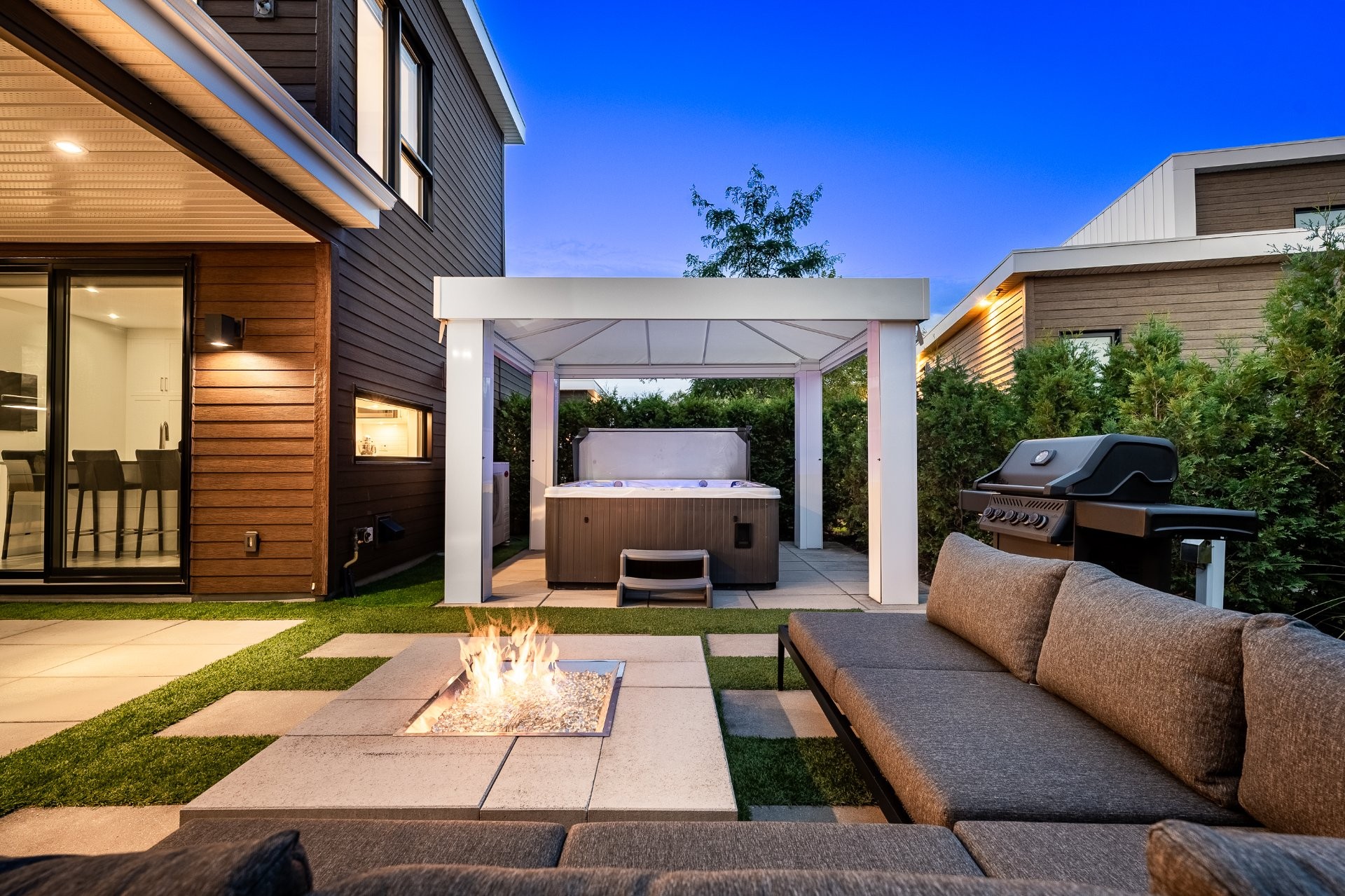 









345Z


Rue Narbonne

,
Sainte-Julie,




QC
J3E0E9

