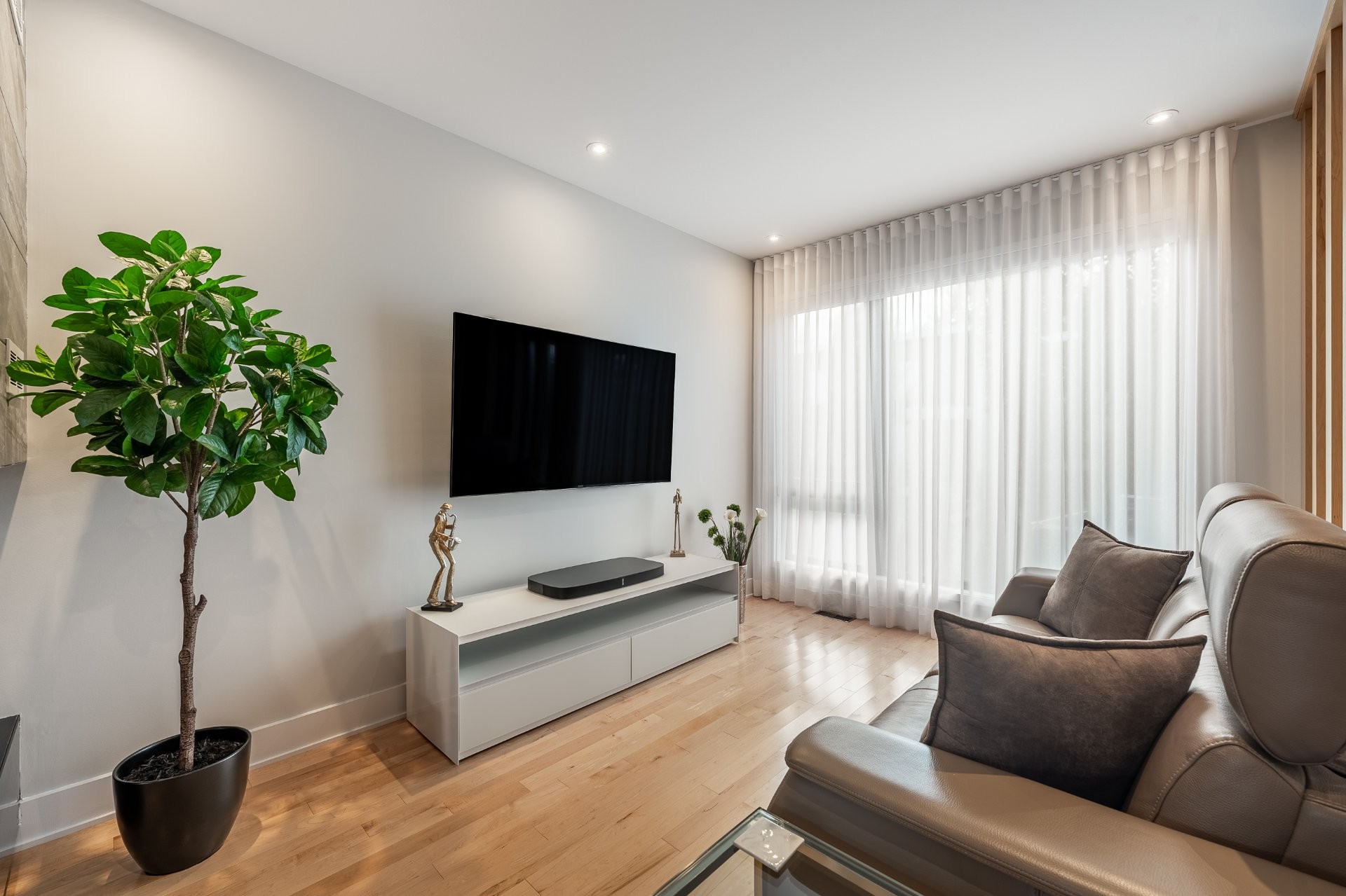 









345Z


Rue Narbonne

,
Sainte-Julie,




QC
J3E0E9

