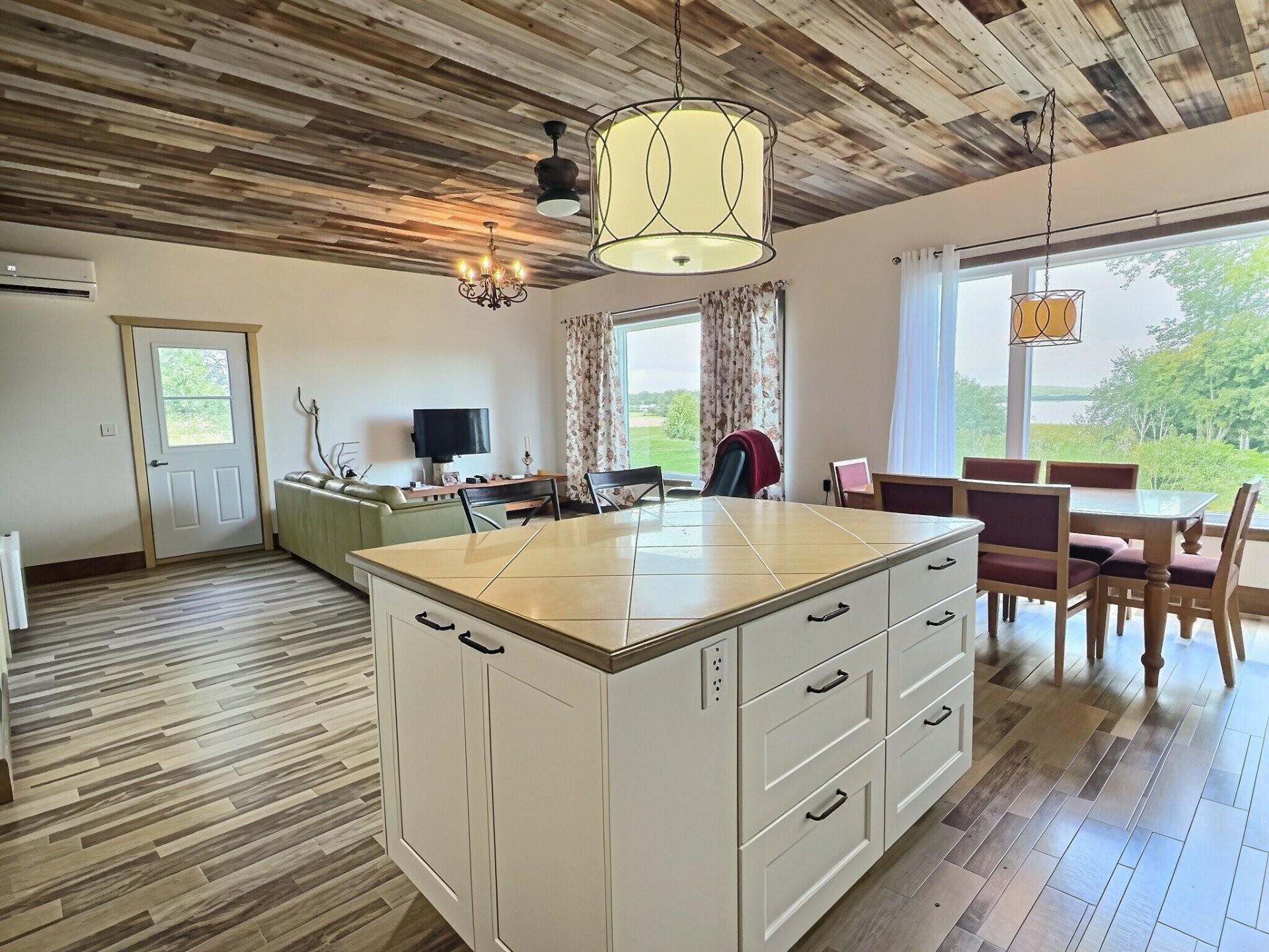 









1046


Ch. de la Carrière-à-Chaux

,
Duhamel-Ouest,




QC
J0Z1G4


