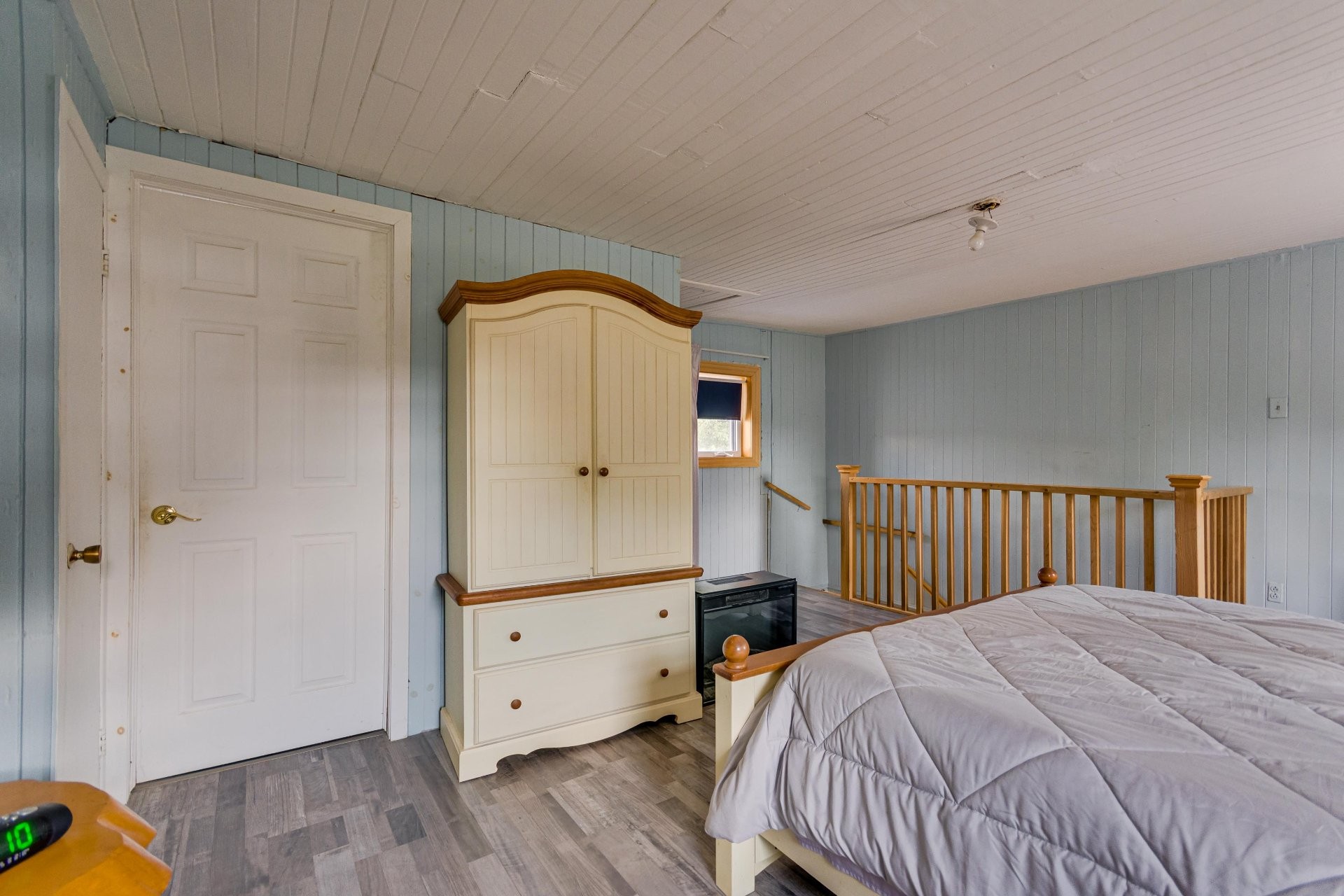 









105


Rue Principale

,
Ripon,




QC
J0V1V0

