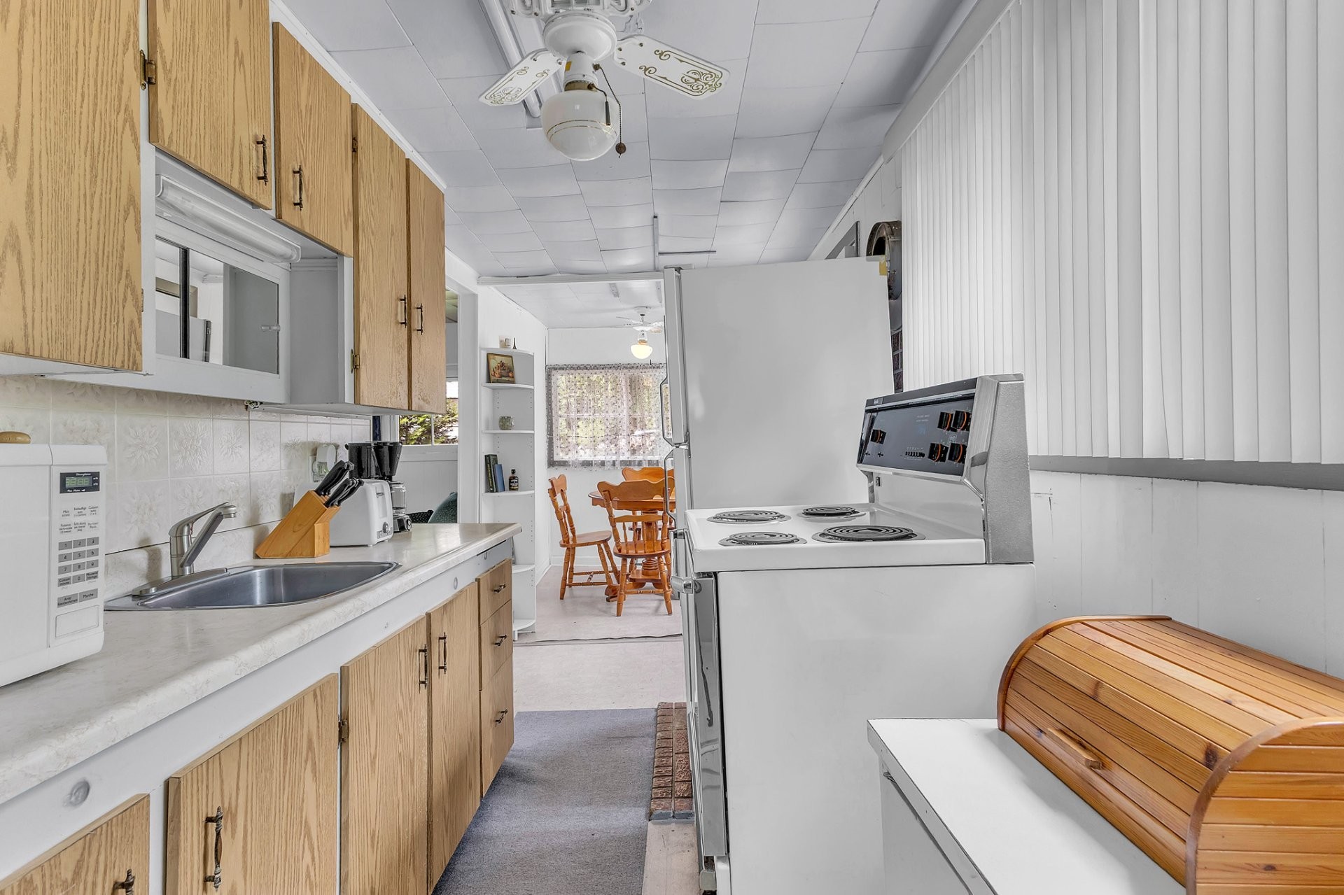 









48


Ch. du Lac-Achigan

,
Val-des-Monts,




QC
J8N1C5

