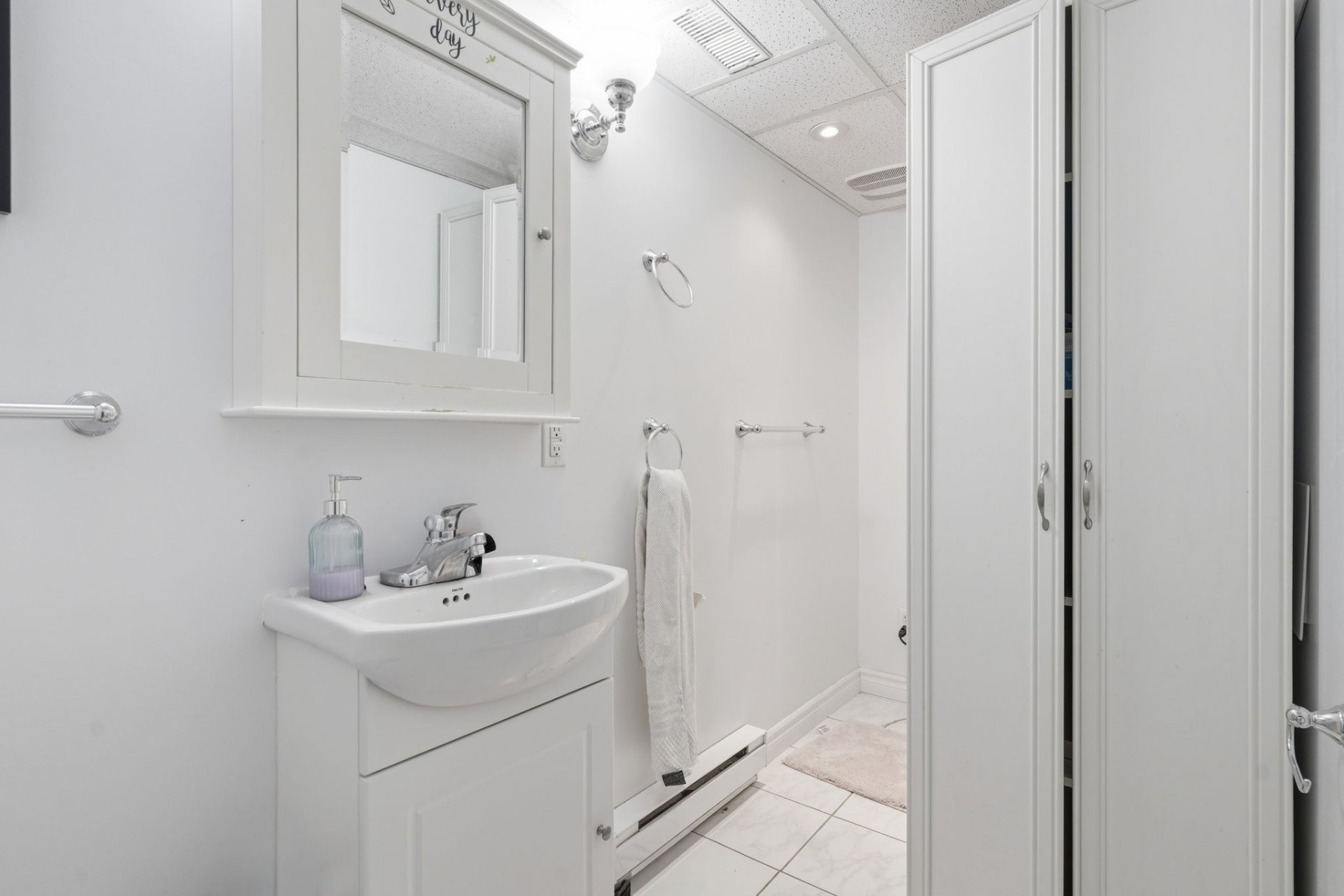 









2


Rue Henri-Gauthier

,
Gatineau (Hull),




QC
J8X1A8

