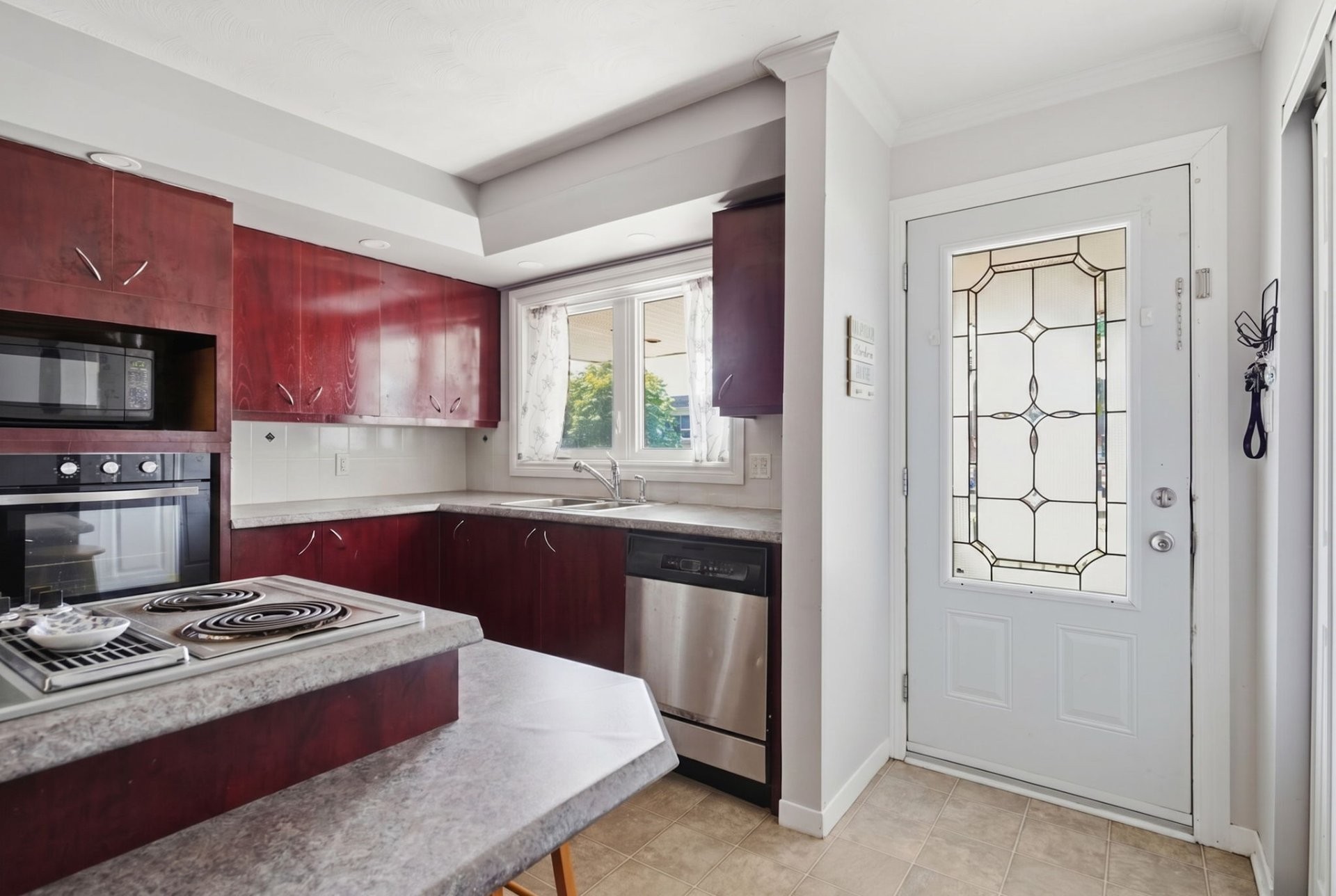 









394


Rue Brébeuf

,
Gatineau (Gatineau),




QC
J8P5W1

