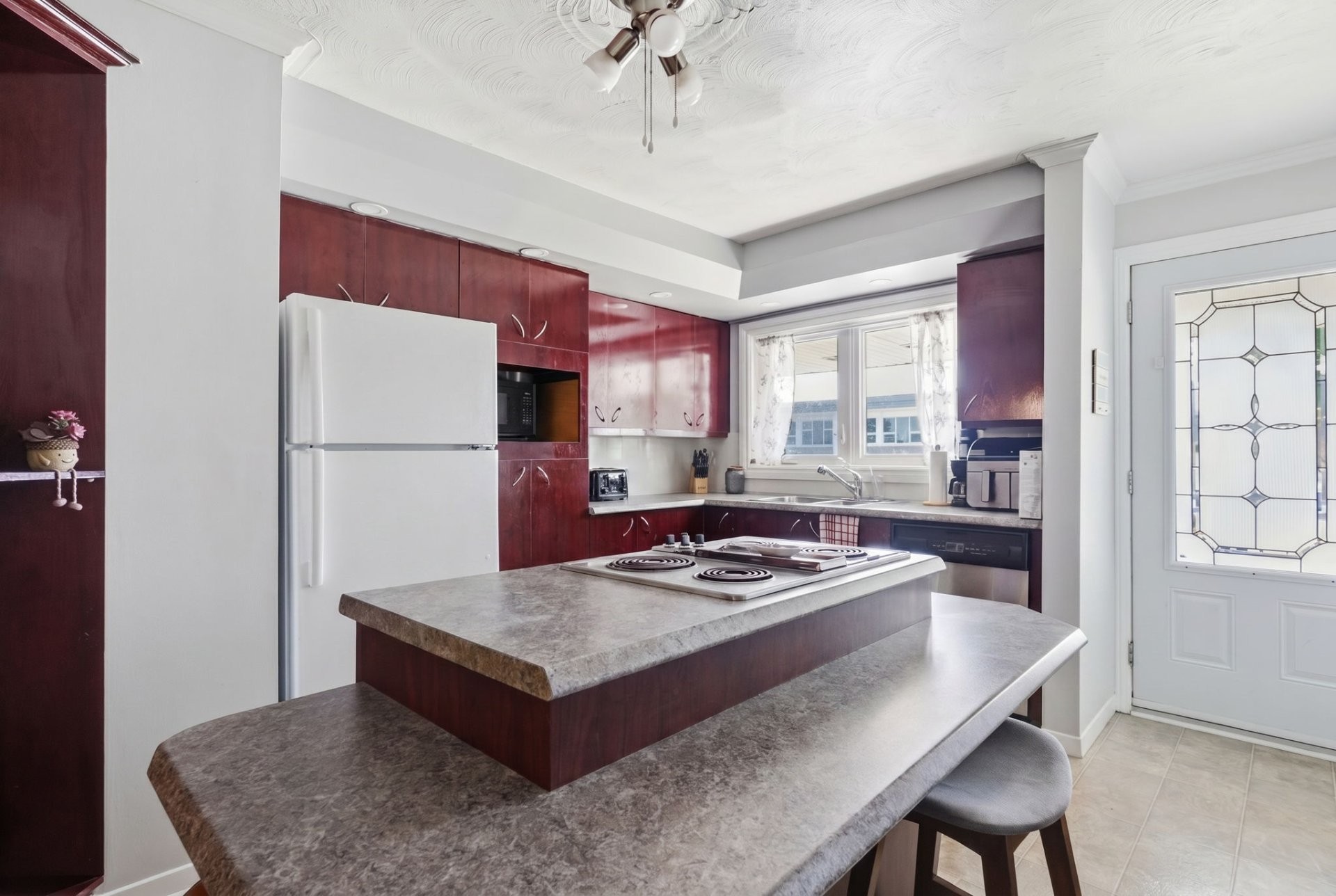 









394


Rue Brébeuf

,
Gatineau (Gatineau),




QC
J8P5W1

