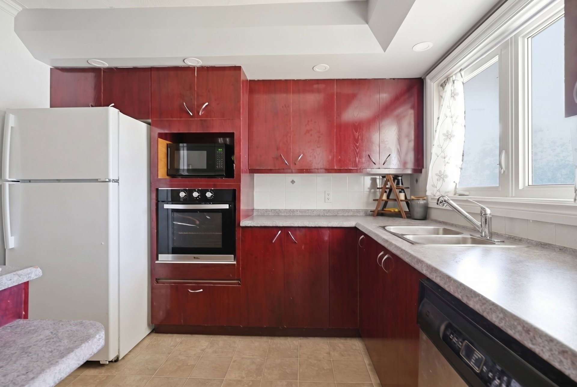 









394


Rue Brébeuf

,
Gatineau (Gatineau),




QC
J8P5W1

