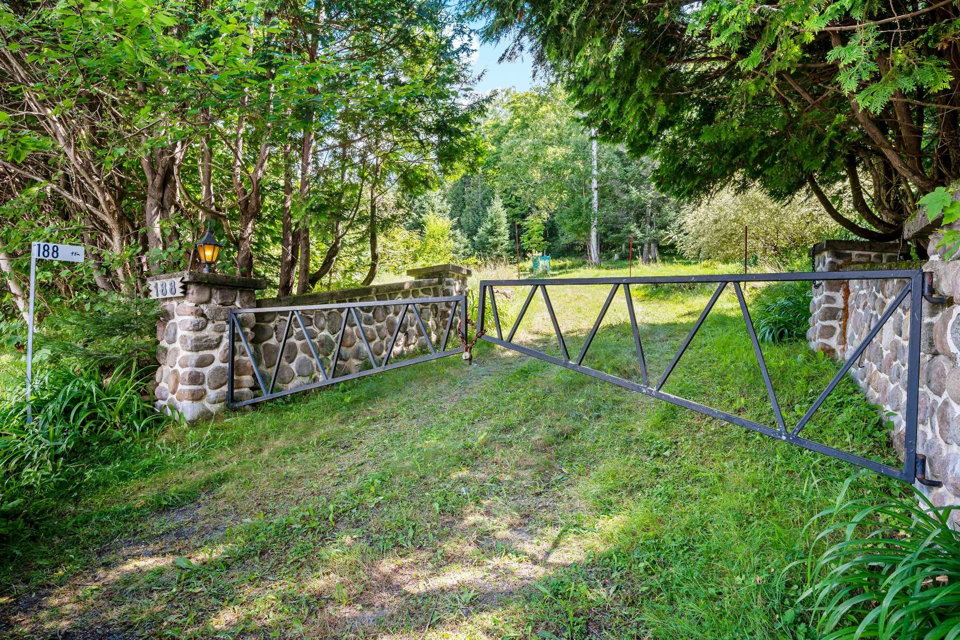 









188


Ch. White

,
Harrington,




QC
J8G2T3

