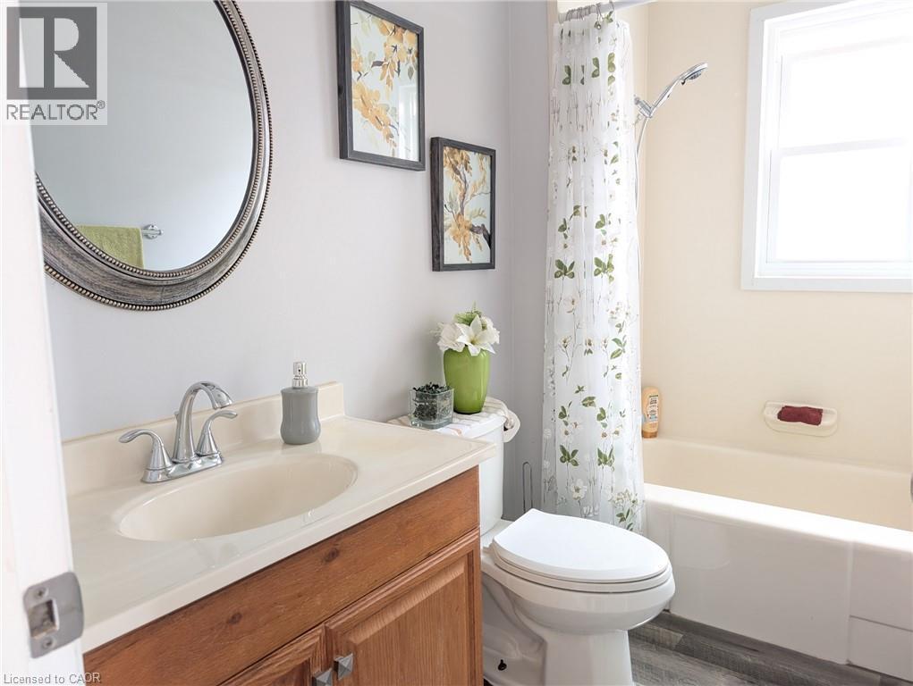 












62 NINTH Avenue

,
Brantford,




Ontario
N3S1E4

