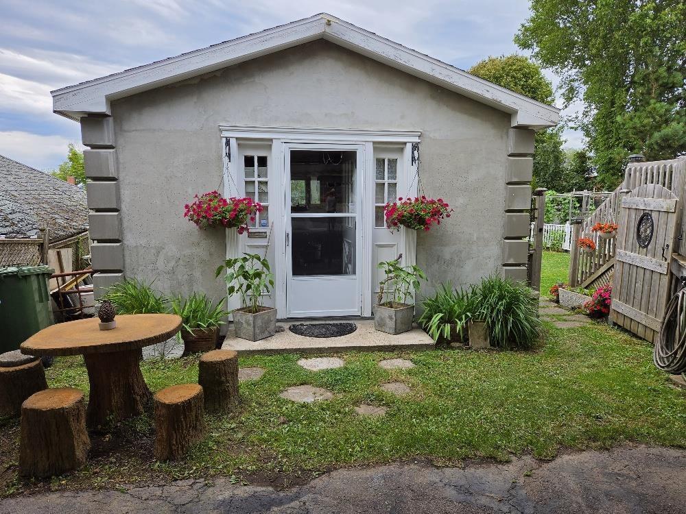 












7 Douglas St

,
Truro,




NS
B2N 2E6

