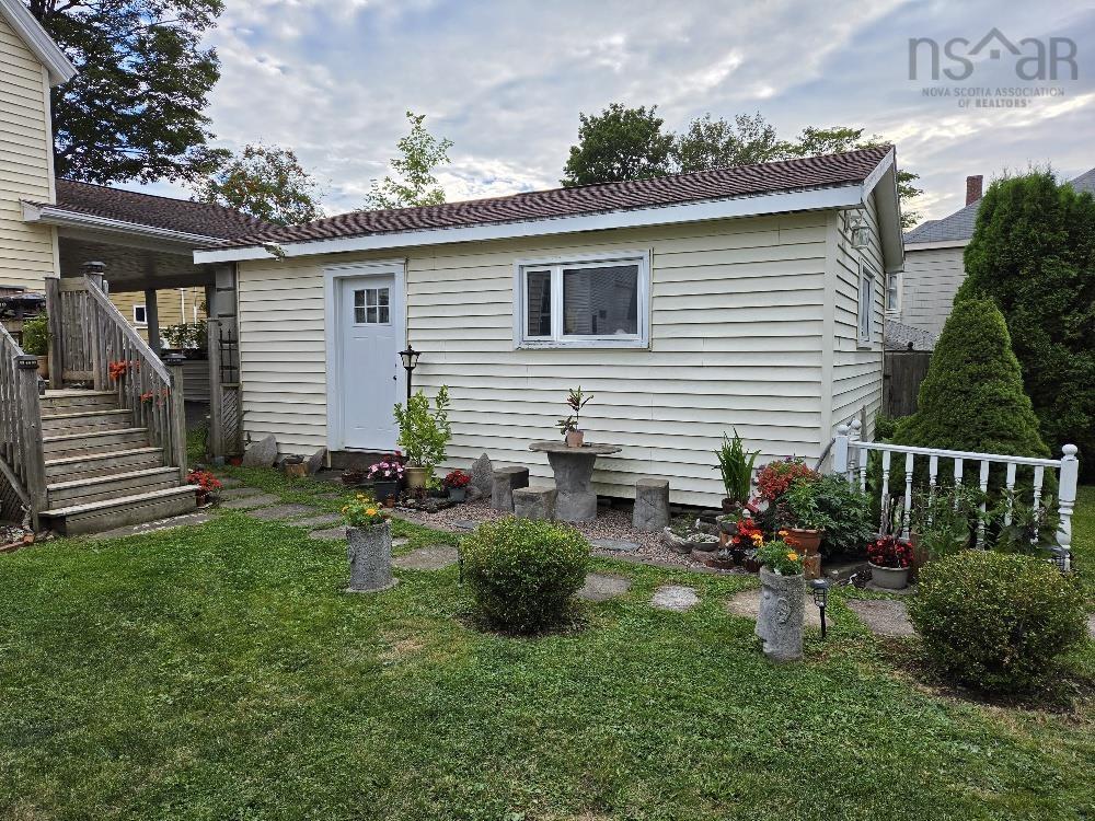 












7 Douglas St

,
Truro,




NS
B2N 2E6

