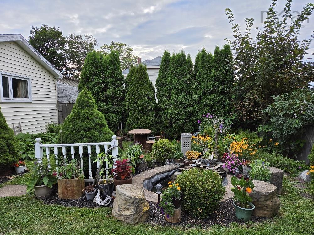












7 Douglas St

,
Truro,




NS
B2N 2E6

