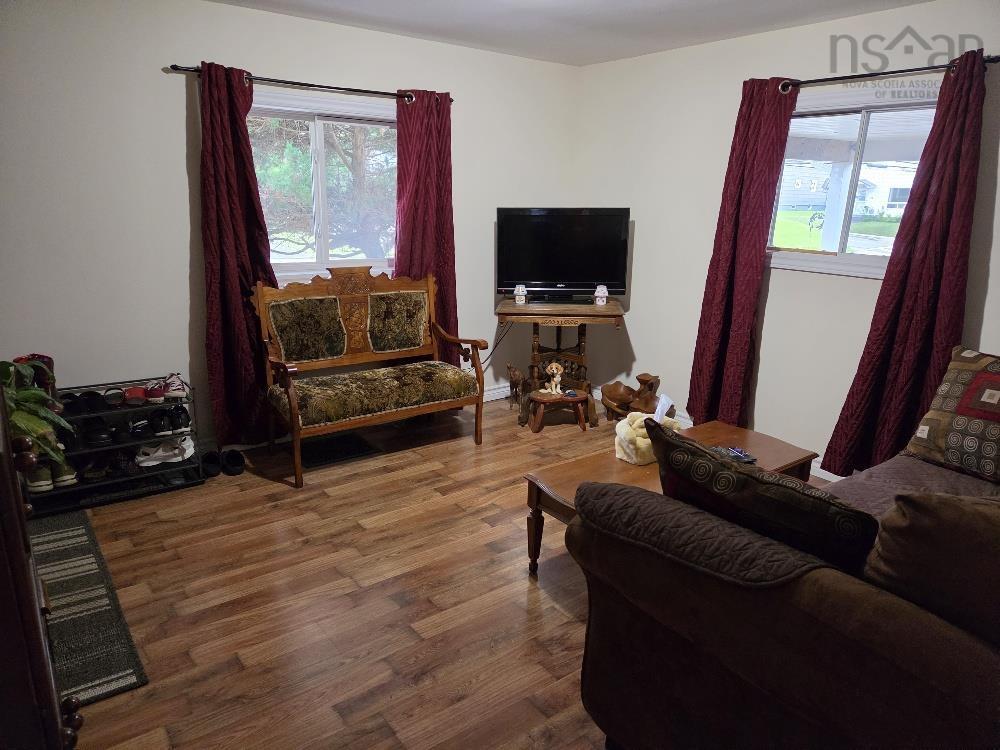 












7 Douglas St

,
Truro,




NS
B2N 2E6

