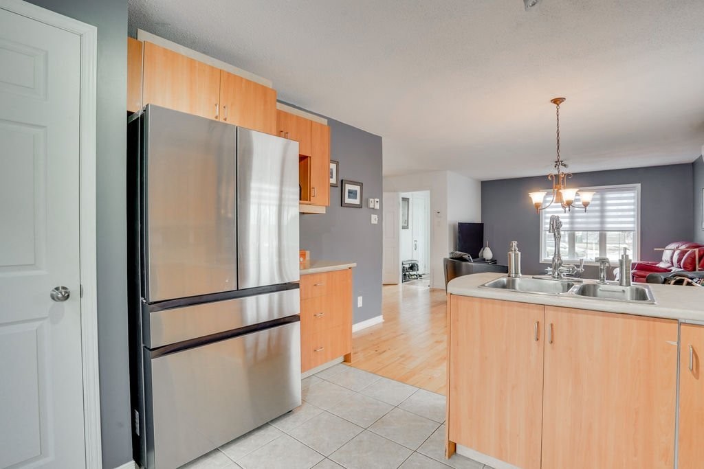 









1294


Rue d'Alma

,
Gatineau (Gatineau),




QC
J8R3J4

