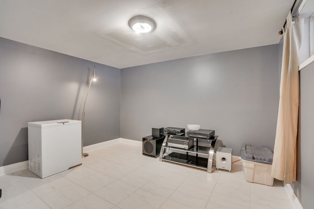 









1294


Rue d'Alma

,
Gatineau (Gatineau),




QC
J8R3J4

