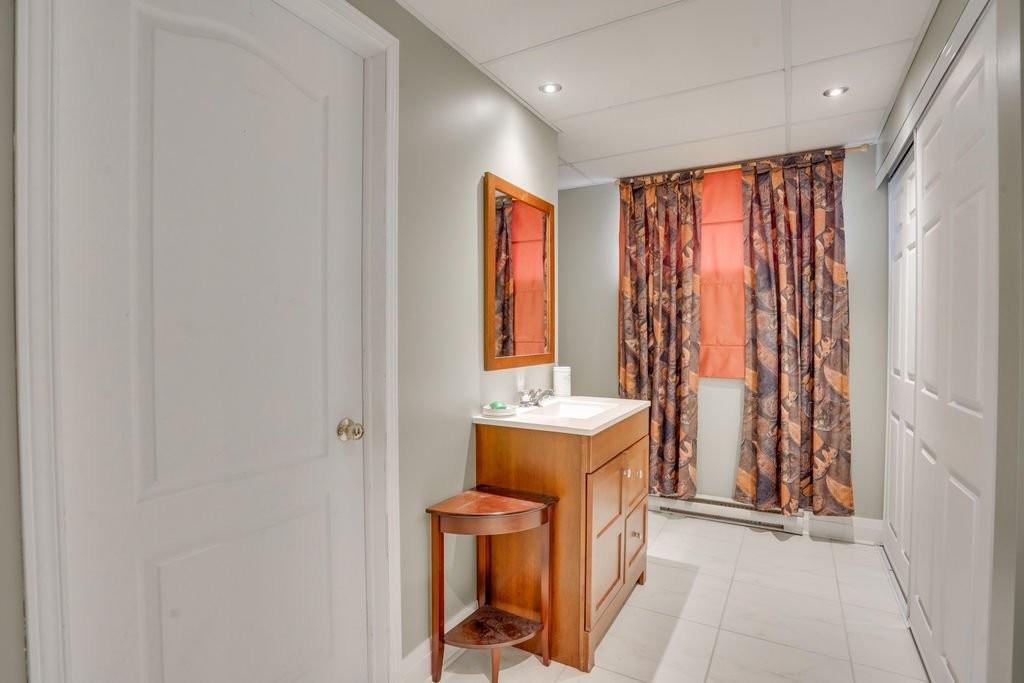 









1294


Rue d'Alma

,
Gatineau (Gatineau),




QC
J8R3J4

