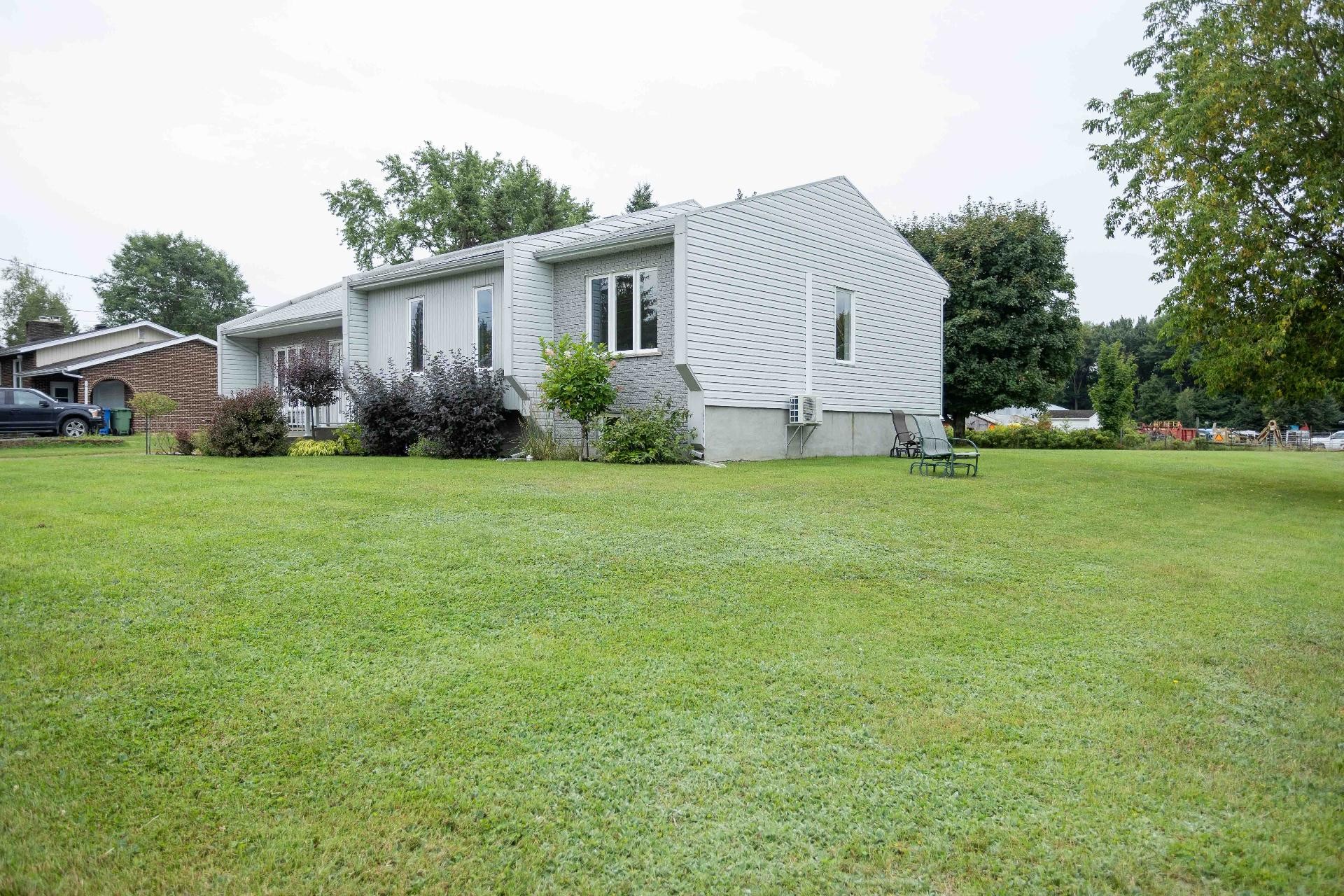 









971


Route de Red Mill S.

,
Trois-Rivières,




QC
G8V2B6

