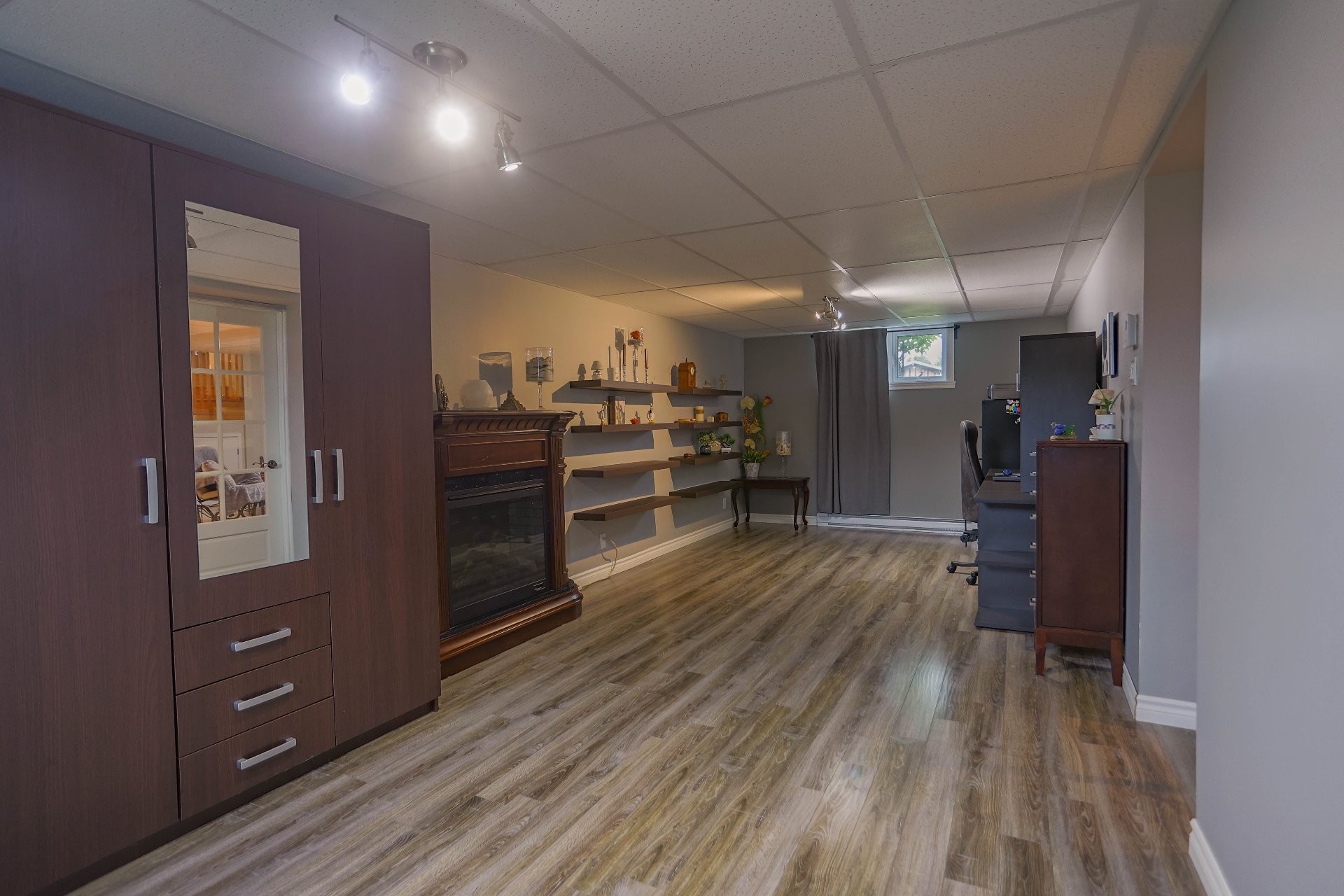 









971


Route de Red Mill S.

,
Trois-Rivières,




QC
G8V2B6

