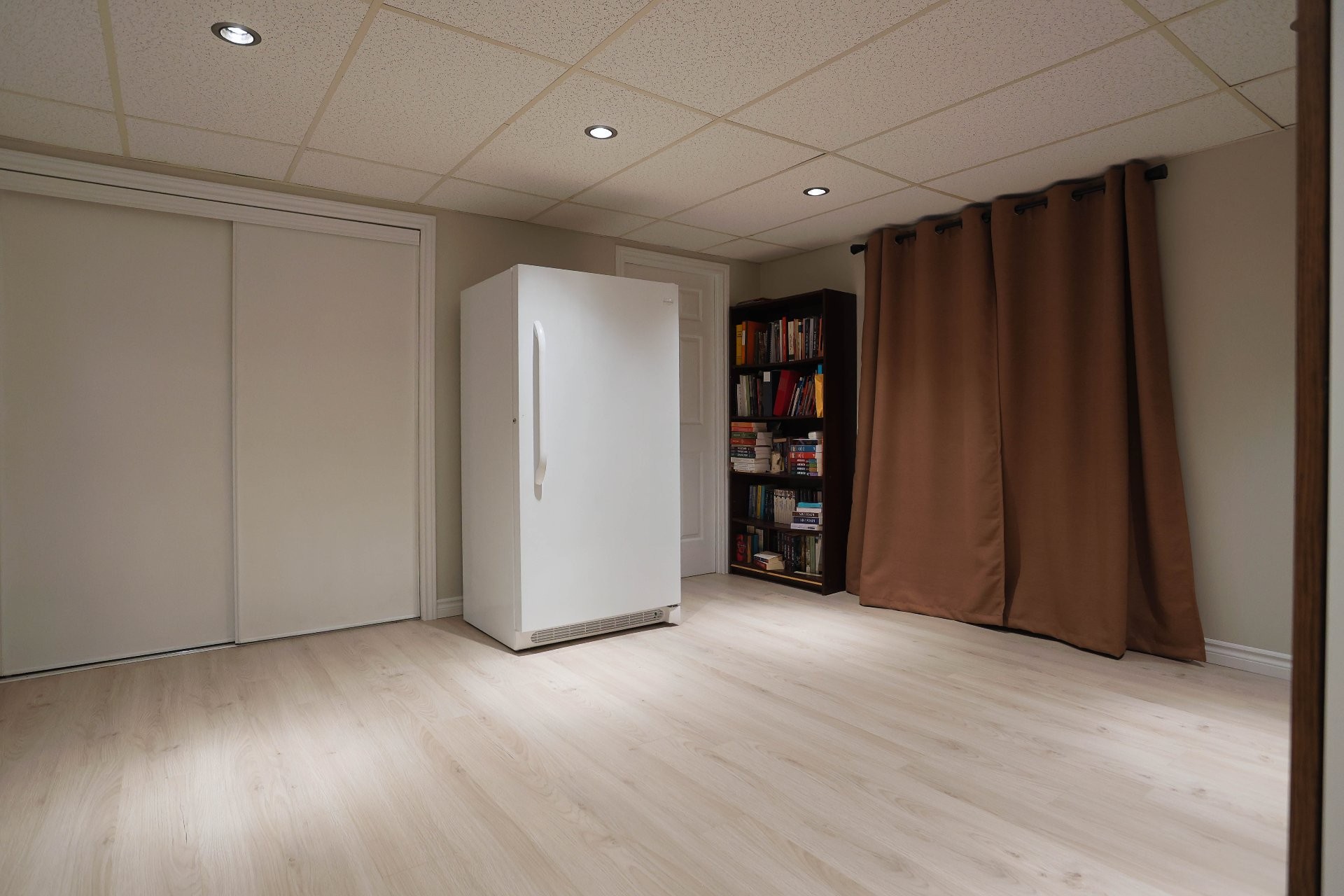 









971


Route de Red Mill S.

,
Trois-Rivières,




QC
G8V2B6

