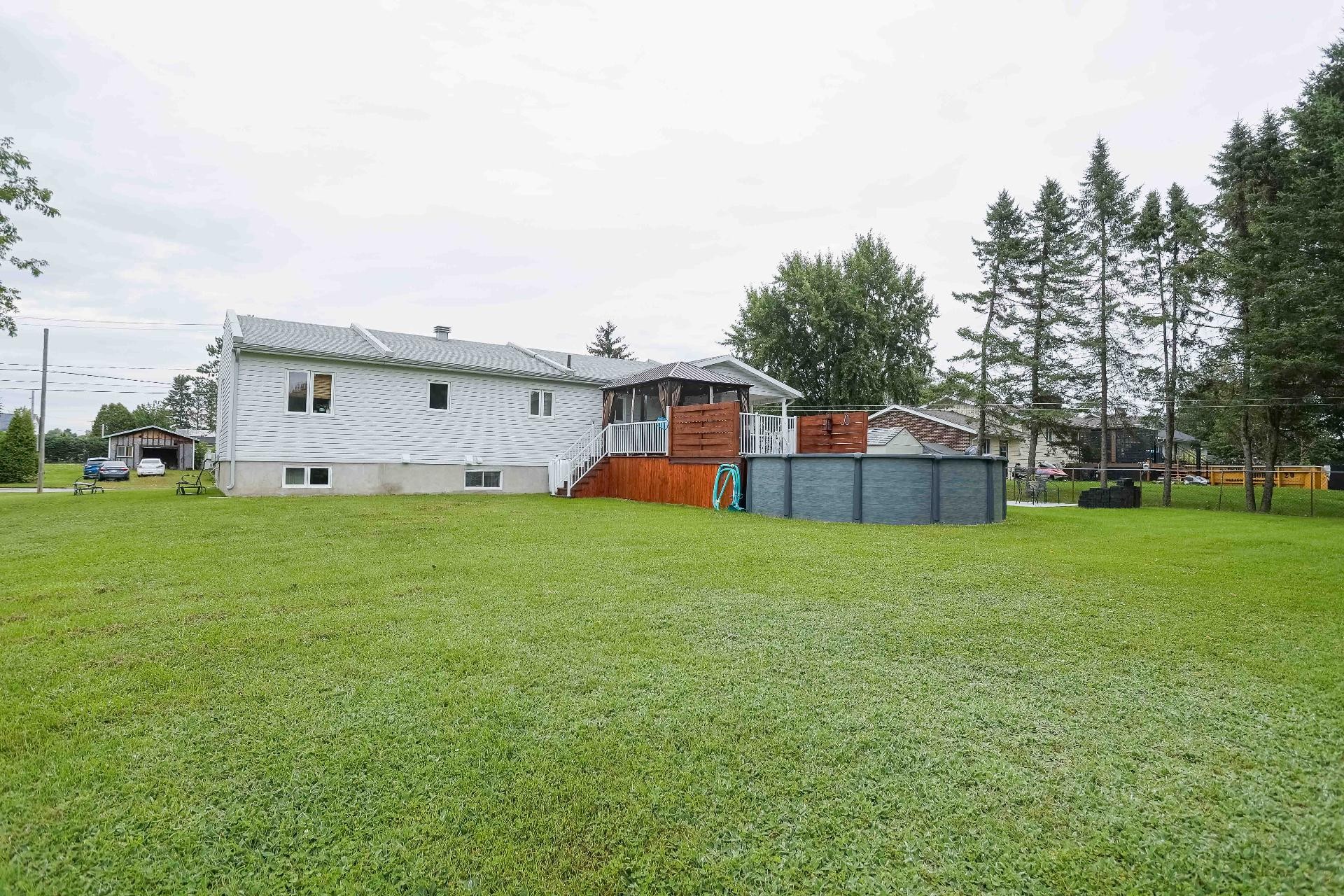 









971


Route de Red Mill S.

,
Trois-Rivières,




QC
G8V2B6

