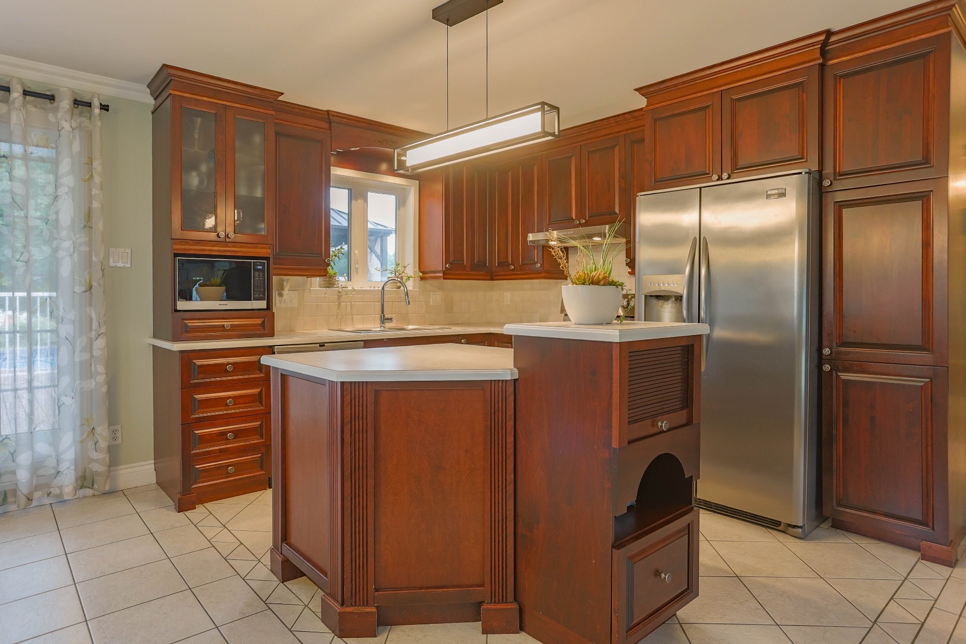 









971


Route de Red Mill S.

,
Trois-Rivières,




QC
G8V2B6

