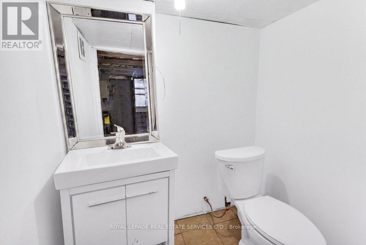 












1366 QUEEN STREET W

,
Toronto,




Ontario
M6K1L7

