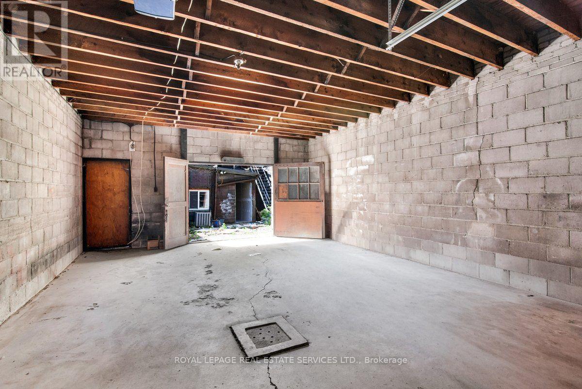 












1366 QUEEN STREET W

,
Toronto,




Ontario
M6K1L7

