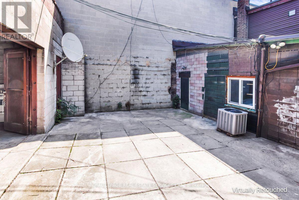 












1366 QUEEN STREET W

,
Toronto,




Ontario
M6K1L7

