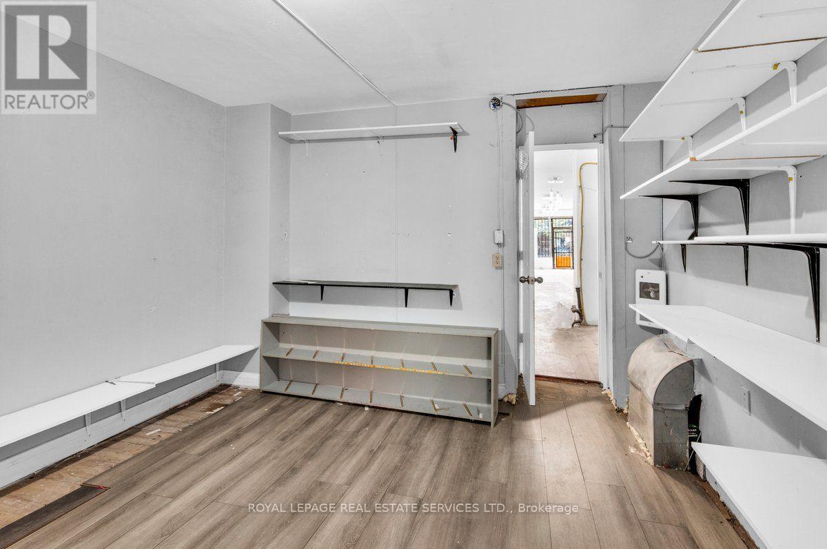 












1366 QUEEN STREET W

,
Toronto,




Ontario
M6K1L7

