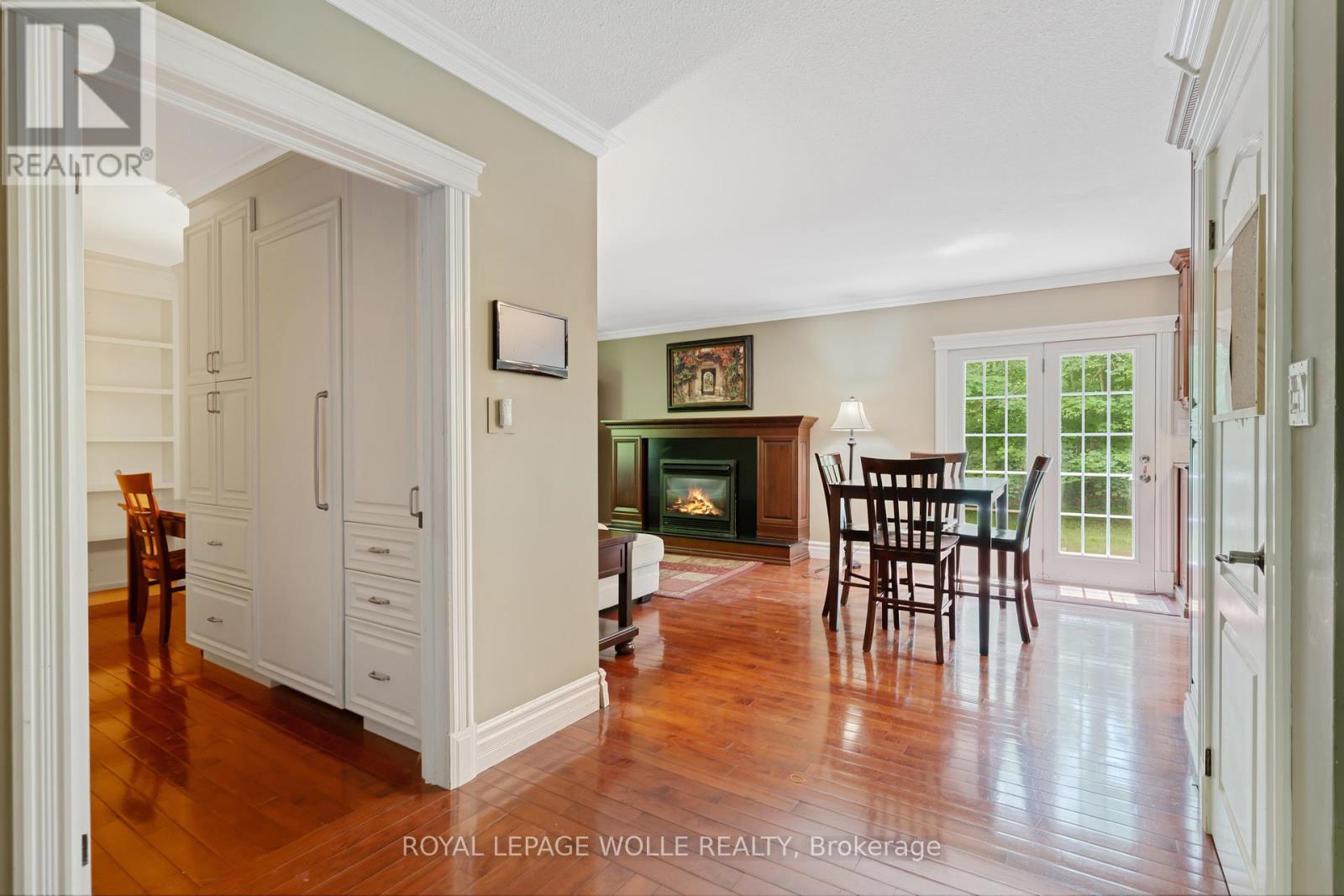 












35 MAPLE HILL DRIVE

,
Kitchener,




Ontario
N2M2R7

