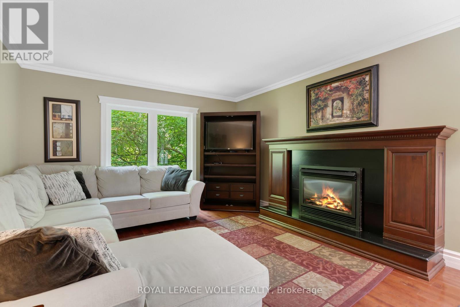 












35 MAPLE HILL DRIVE

,
Kitchener,




Ontario
N2M2R7

