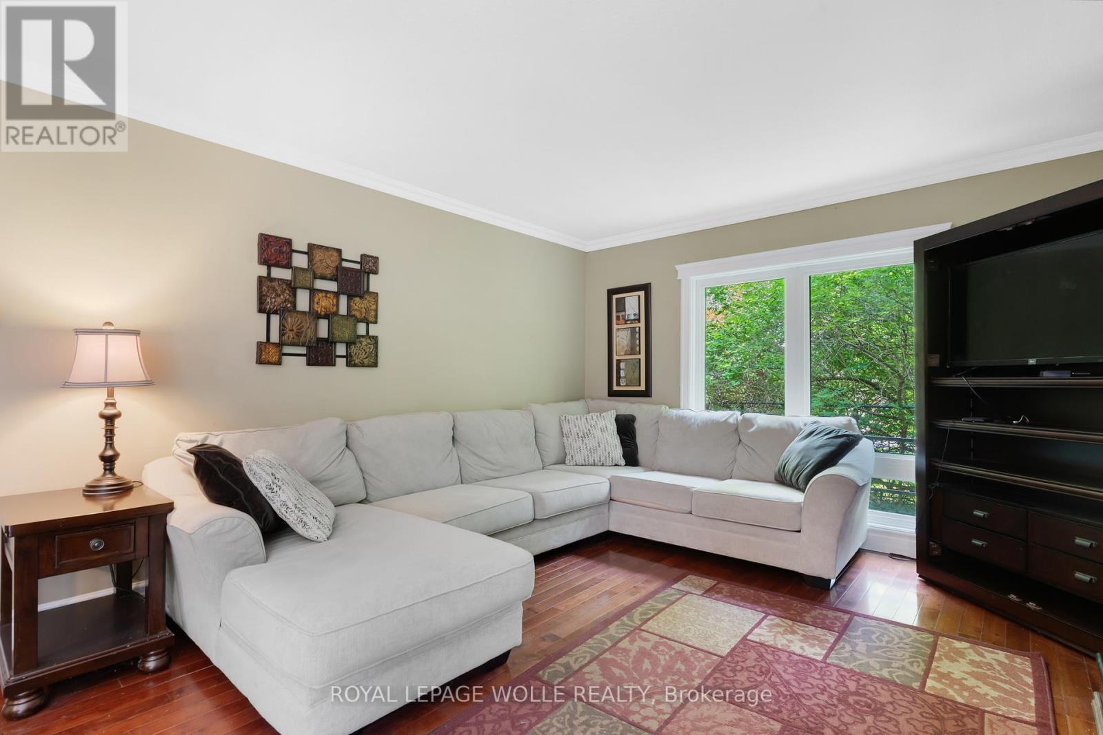 












35 MAPLE HILL DRIVE

,
Kitchener,




Ontario
N2M2R7


