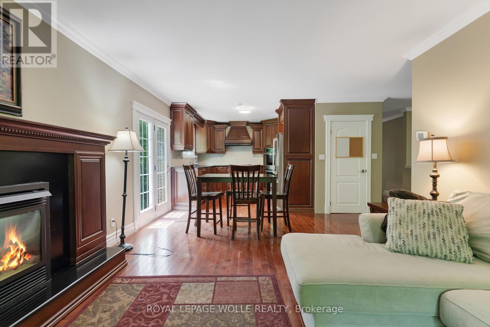 












35 MAPLE HILL DRIVE

,
Kitchener,




Ontario
N2M2R7

