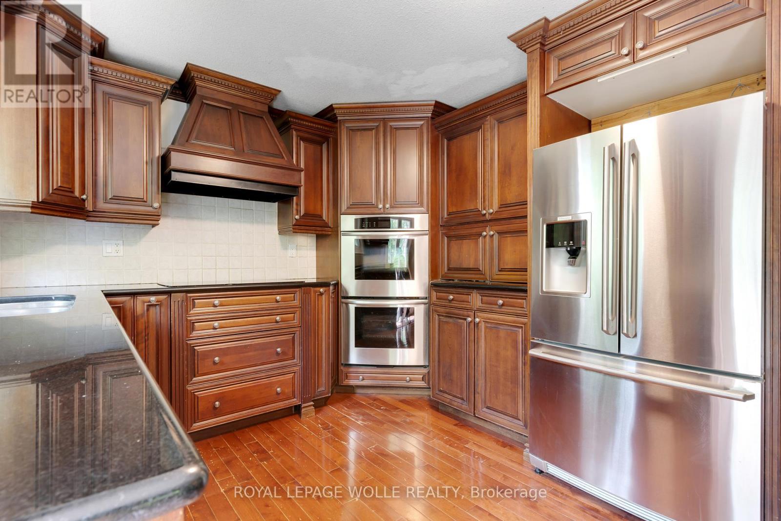 












35 MAPLE HILL DRIVE

,
Kitchener,




Ontario
N2M2R7

