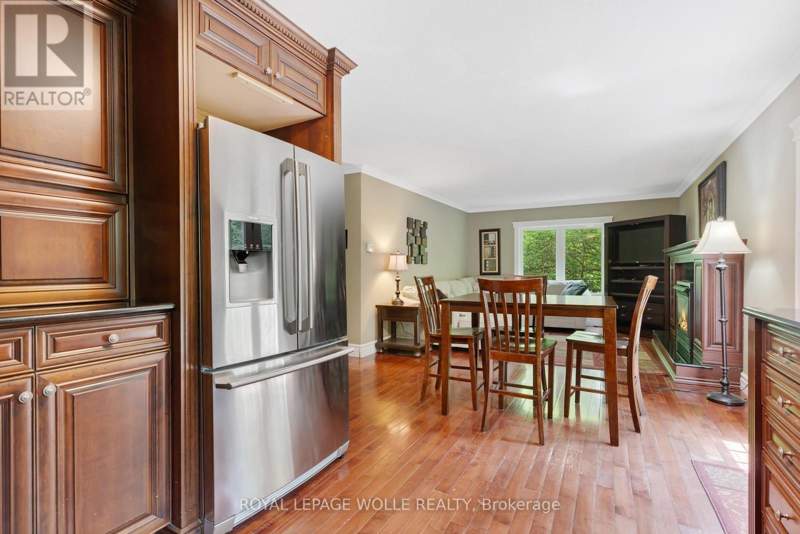 












35 MAPLE HILL DRIVE

,
Kitchener,




Ontario
N2M2R7

