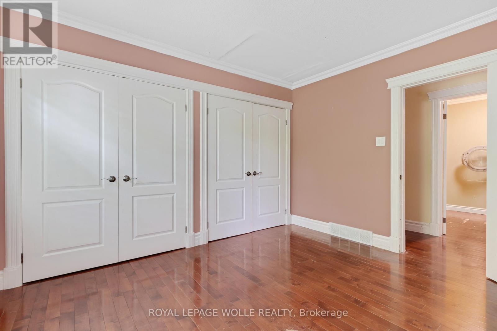 












35 MAPLE HILL DRIVE

,
Kitchener,




Ontario
N2M2R7

