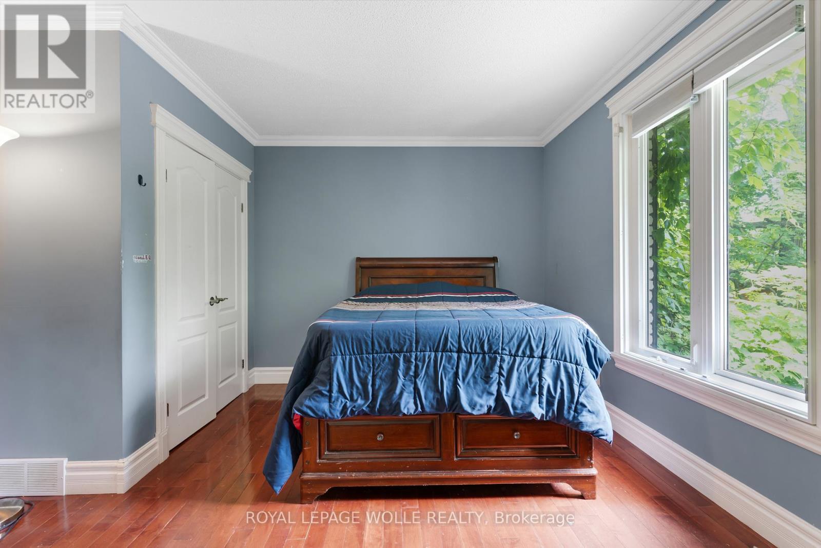 












35 MAPLE HILL DRIVE

,
Kitchener,




Ontario
N2M2R7

