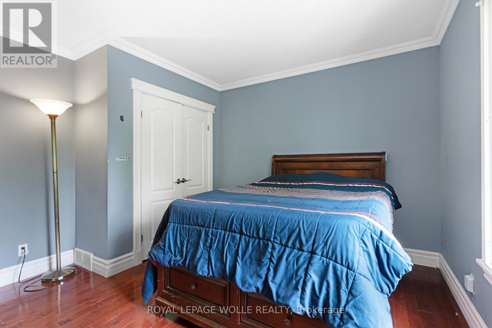 












35 MAPLE HILL DRIVE

,
Kitchener,




Ontario
N2M2R7

