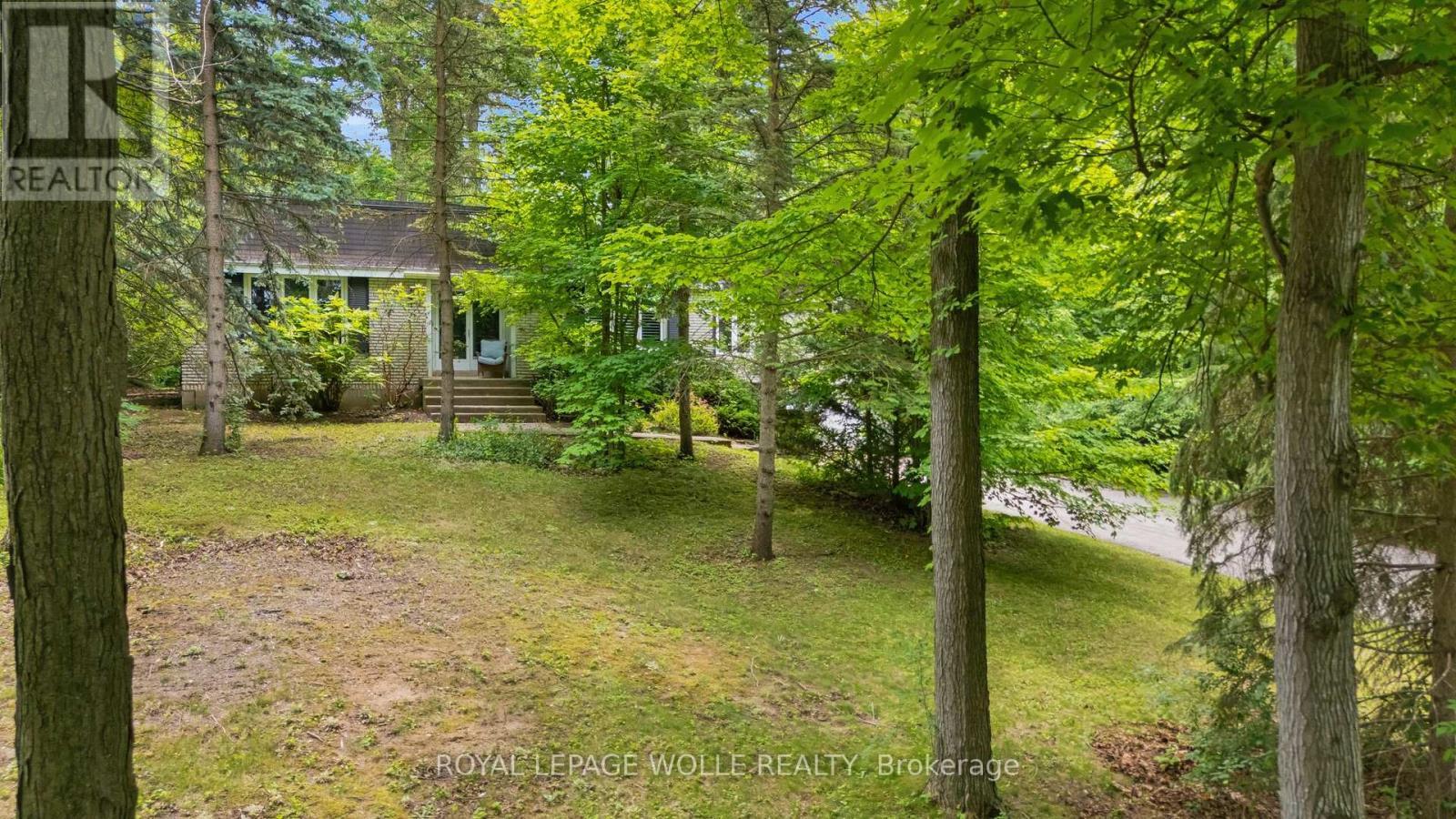 












35 MAPLE HILL DRIVE

,
Kitchener,




Ontario
N2M2R7


