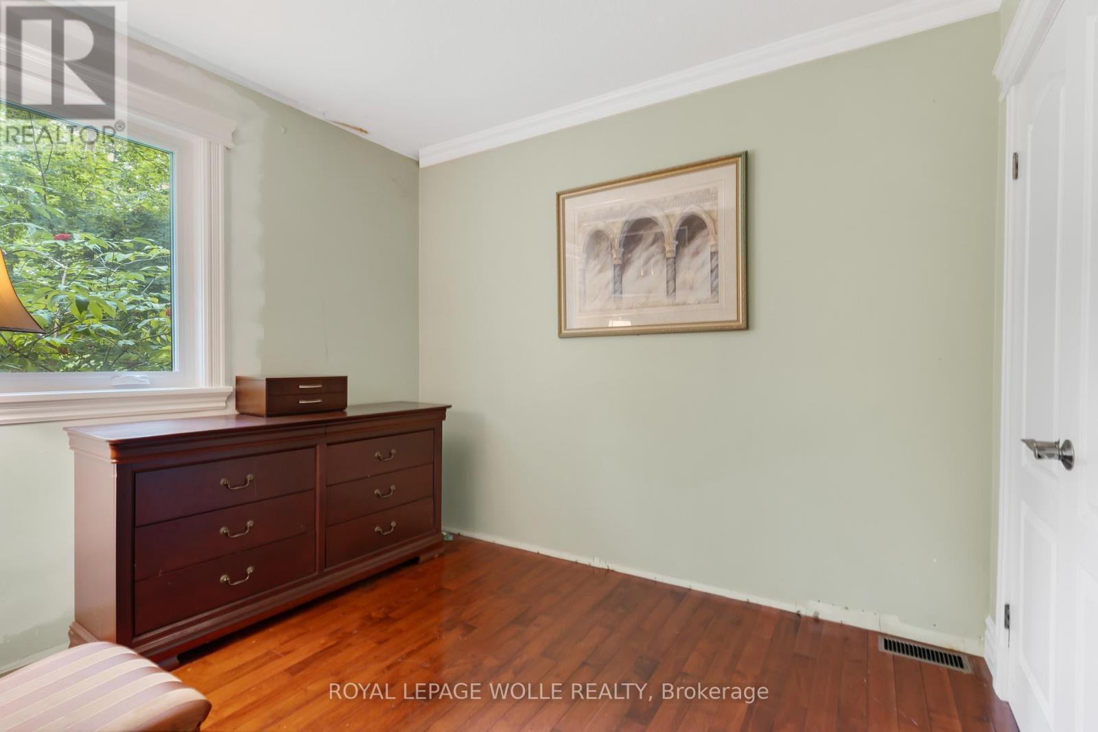












35 MAPLE HILL DRIVE

,
Kitchener,




Ontario
N2M2R7

