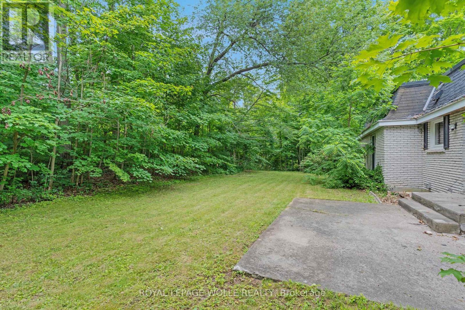 












35 MAPLE HILL DRIVE

,
Kitchener,




Ontario
N2M2R7

