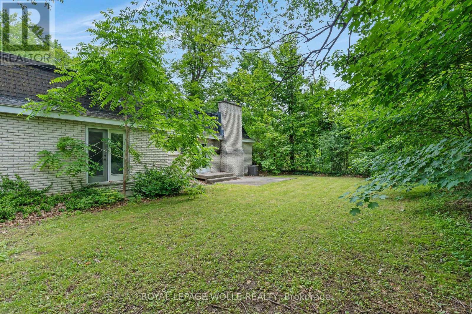 












35 MAPLE HILL DRIVE

,
Kitchener,




Ontario
N2M2R7

