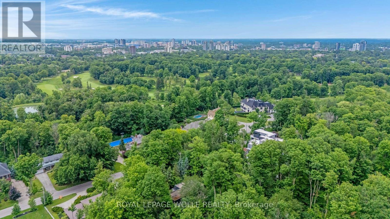 












35 MAPLE HILL DRIVE

,
Kitchener,




Ontario
N2M2R7


