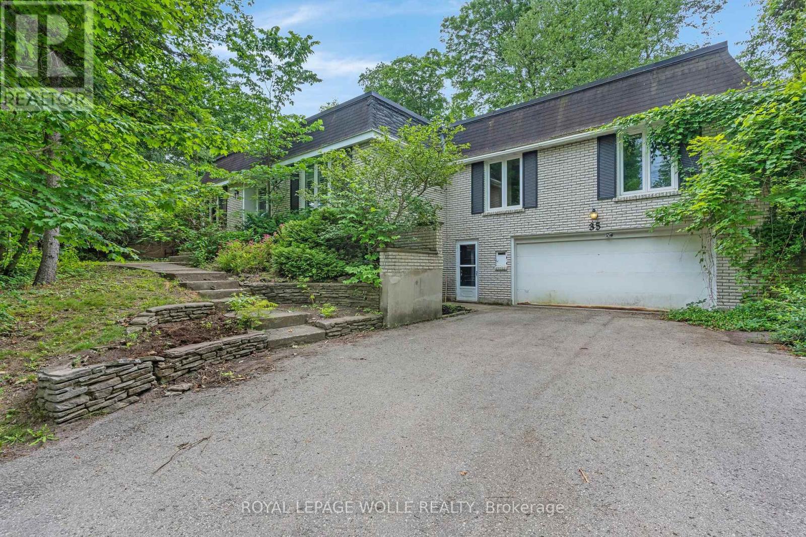 












35 MAPLE HILL DRIVE

,
Kitchener,




Ontario
N2M2R7

