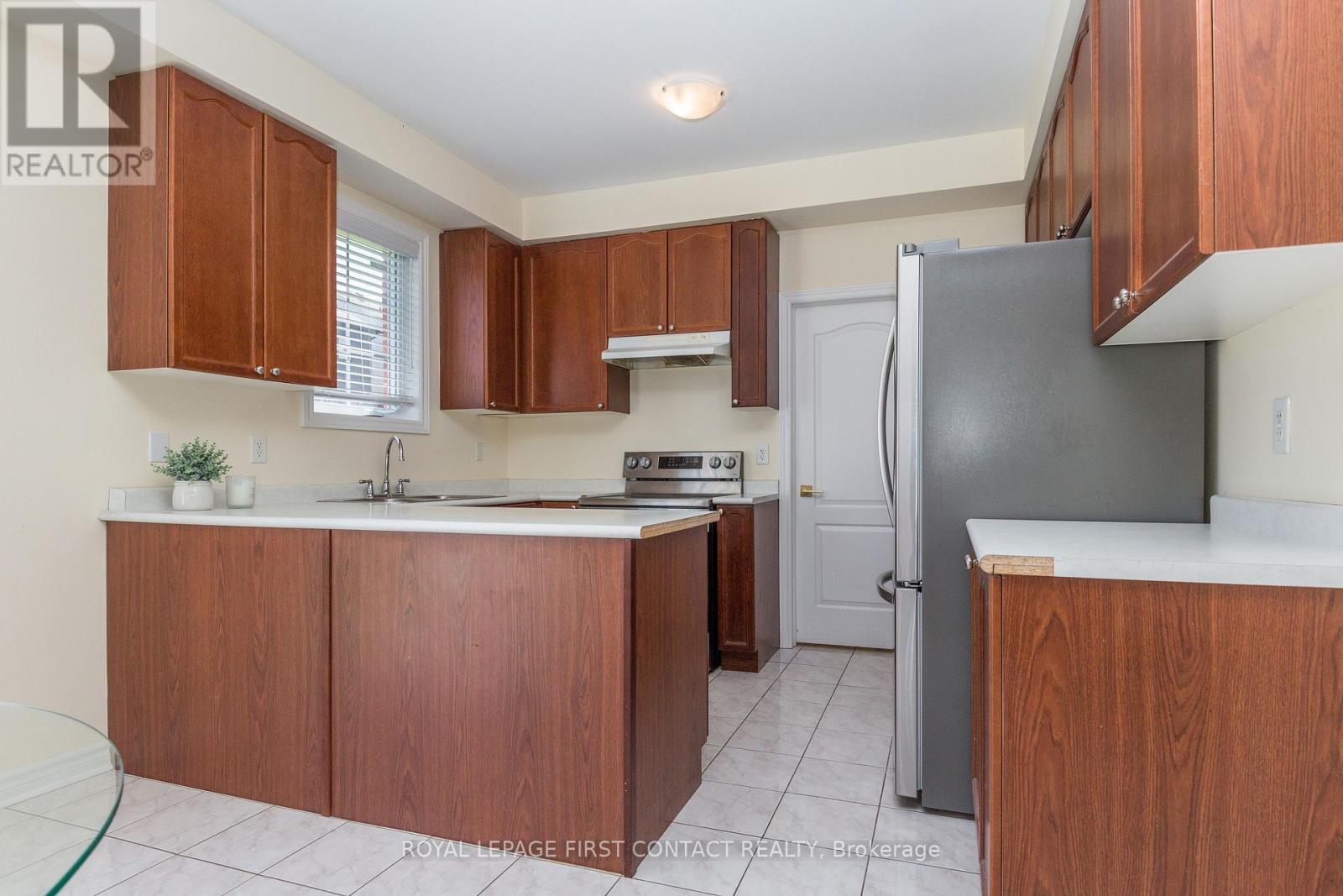 












1 GRIFFIN GATE

,
Barrie,




Ontario
L4M7G4

