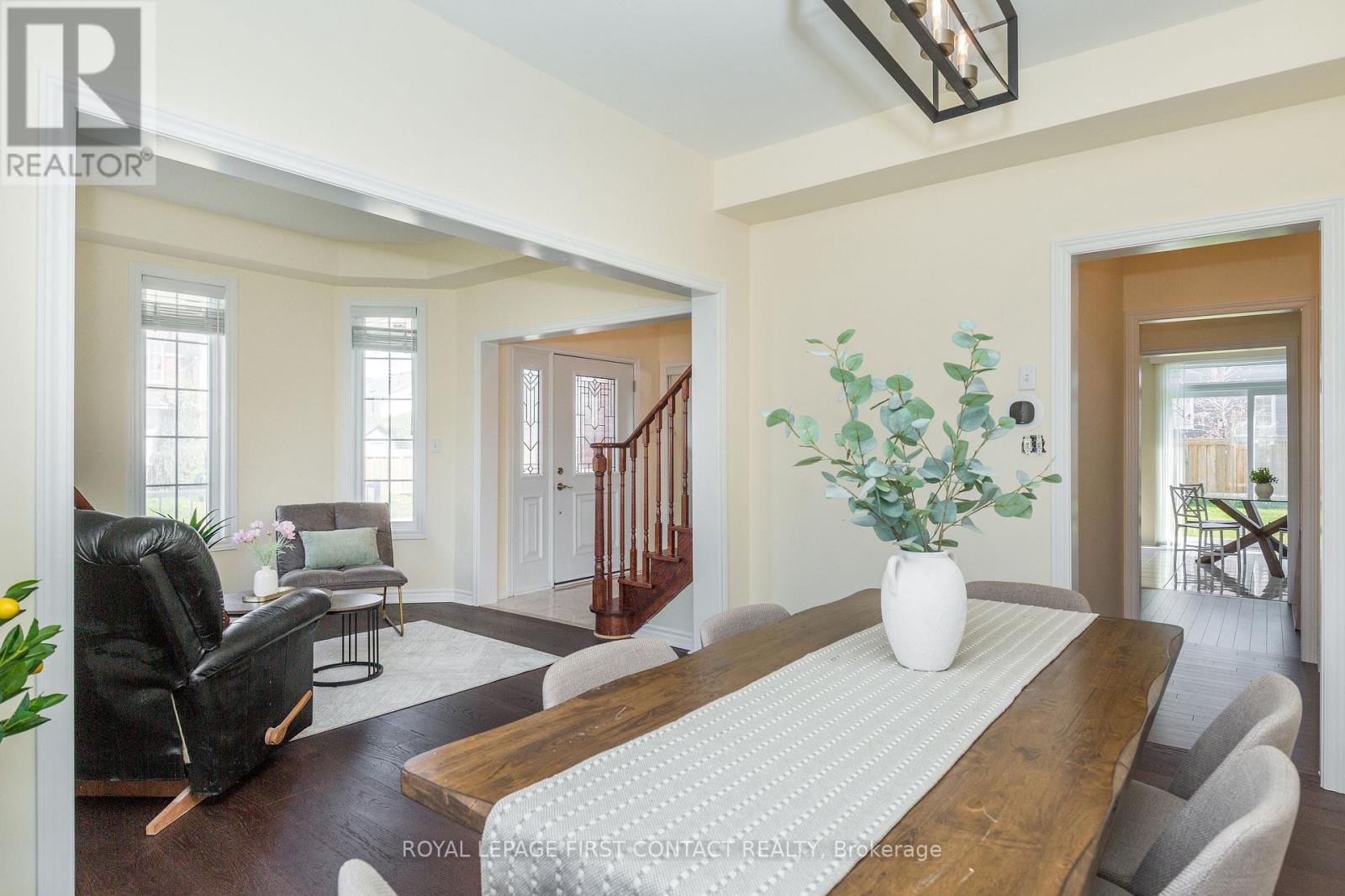 












1 GRIFFIN GATE

,
Barrie,




Ontario
L4M7G4

