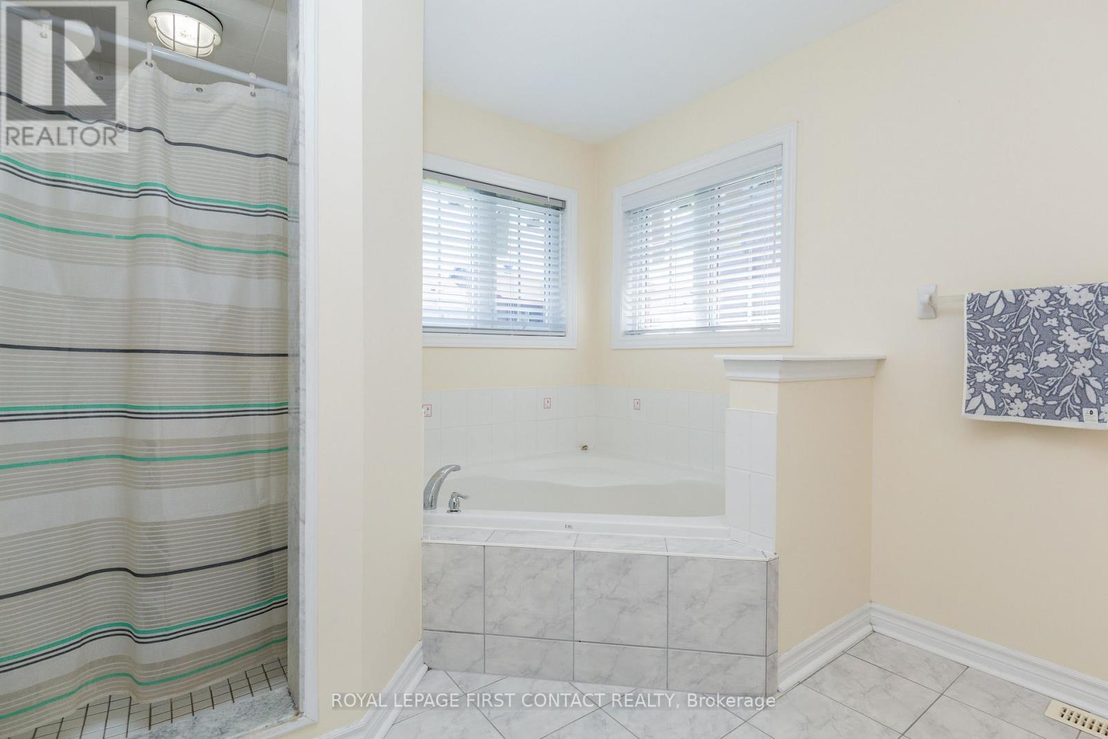 












1 GRIFFIN GATE

,
Barrie,




Ontario
L4M7G4


